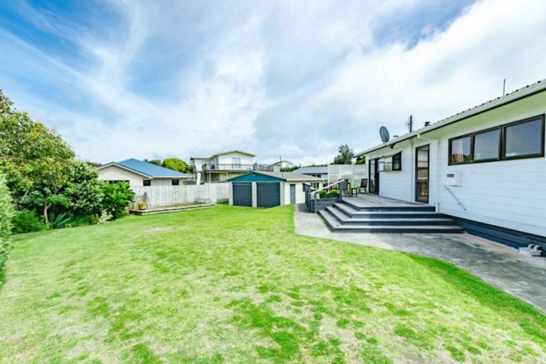 Photo of property in 6 Oratia Street, Waikanae Beach, Waikanae, 5036