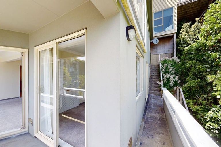 Photo of property in 62a Palliser Road, Roseneath, Wellington, 6011