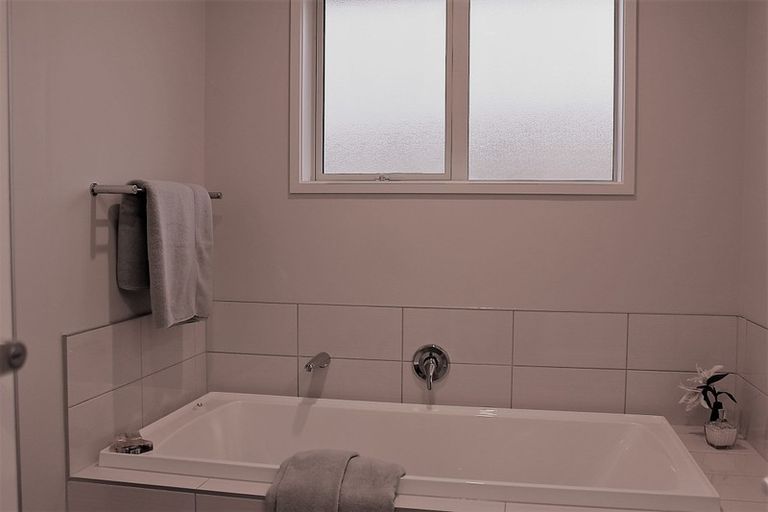 Photo of property in 12 Ulcoats Lane, Pokeno, 2402