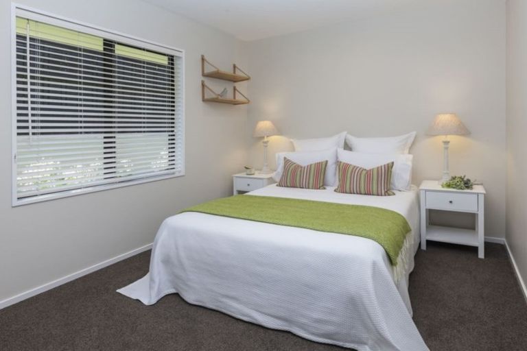 Photo of property in 25 Highcrest Heights, Westmorland, Christchurch, 8025