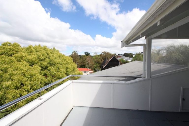 Photo of property in 25a Belle Vue Avenue, Northcote Point, Auckland, 0627