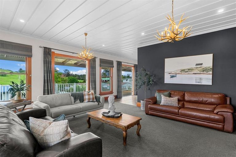 Photo of property in 13 Ash Grove, Maungaturoto, 0520