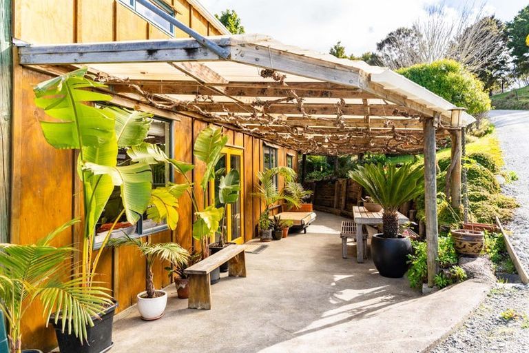 Photo of property in 330 Franklin Road, Paparoa, 0571