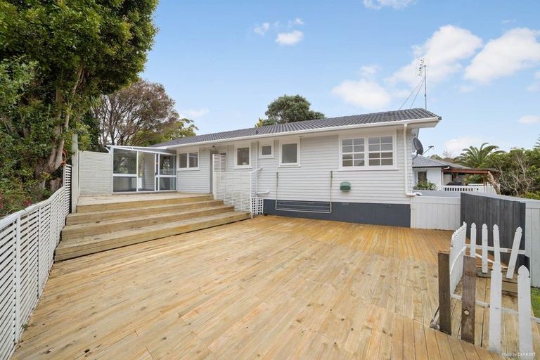 Photo of property in 32 Spinella Drive, Bayview, Auckland, 0629