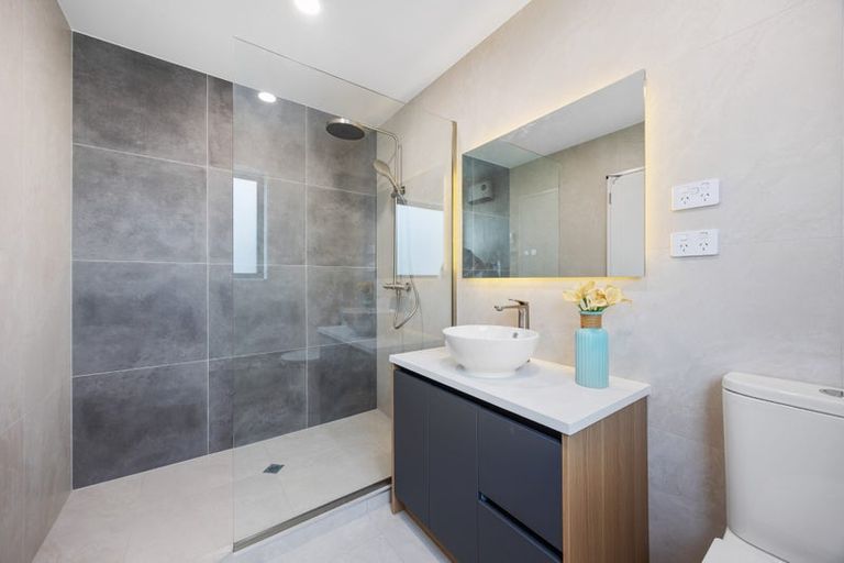 Photo of property in 8 Mill Hill Close, Flat Bush, 2019