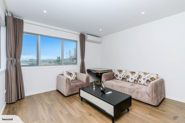 Photo of property in 13 Tihema Lane, Westgate, Auckland, 0614