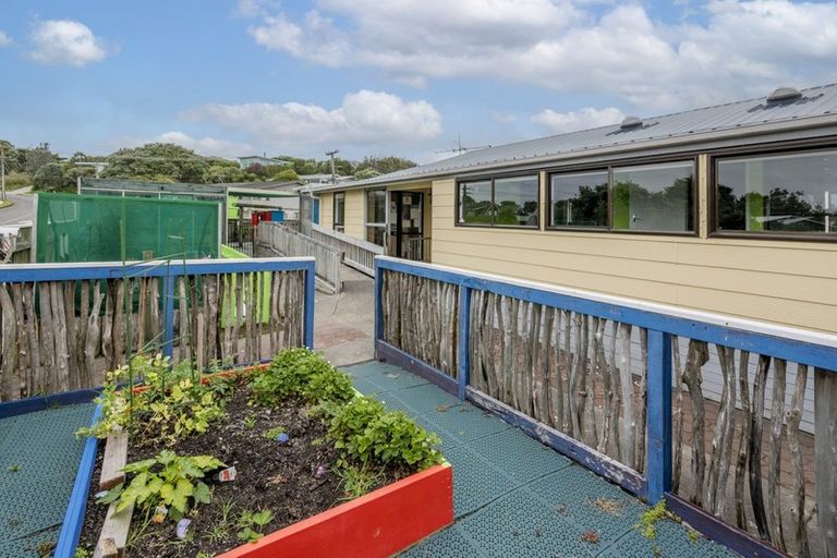 Photo of property in 2 Queens Road, Waikanae Beach, Waikanae, 5036