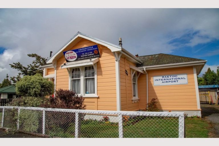 Photo of property in 36 Seddon Street, Waikanae, 5036