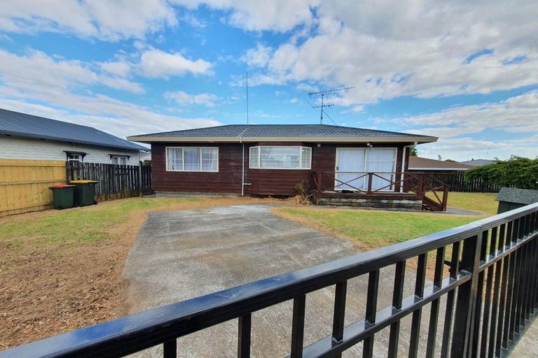 Photo of property in 1 Menary Street, Papakura, 2110