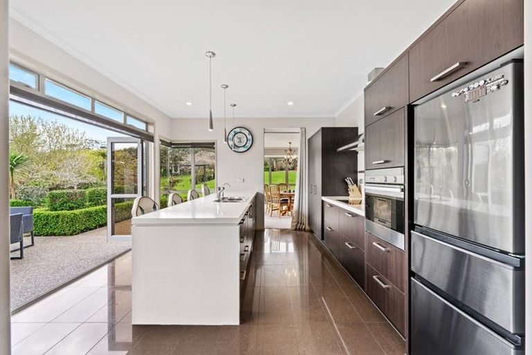 Photo of property in 175 Oraha Road, Kumeu, 0892