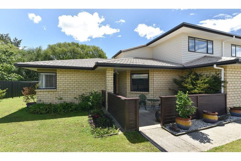 Photo of property in 56/64 Kawaha Point Road, Kawaha Point, Rotorua, 3010