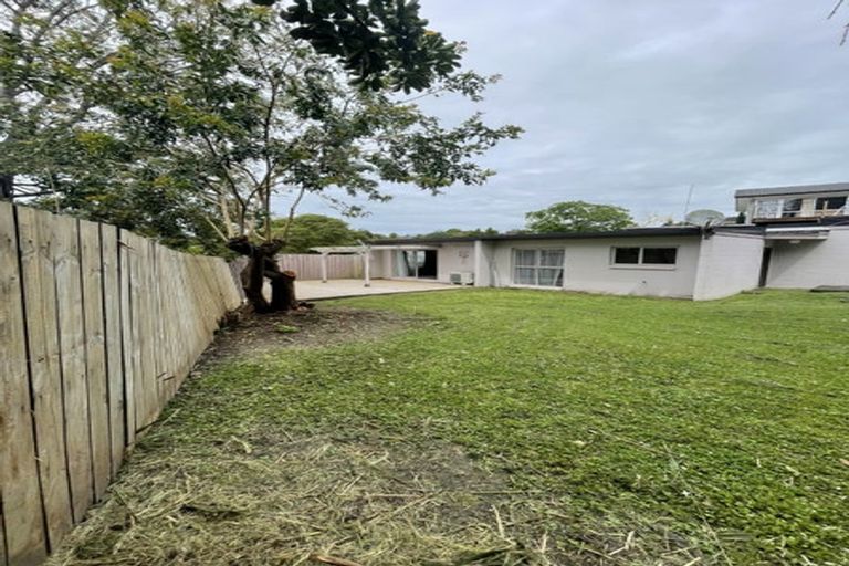 Photo of property in 14 Teviot Place, Totara Vale, Auckland, 0629