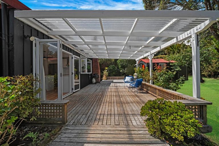 Photo of property in 883 Swanson Road, Swanson, Auckland, 0612