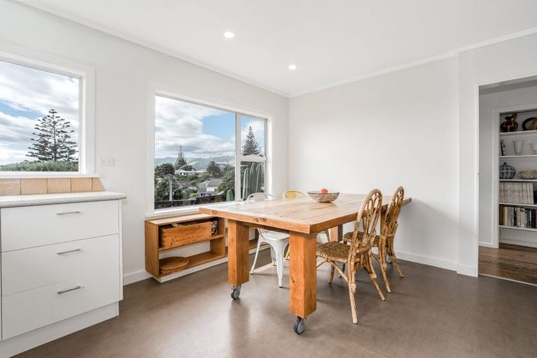 Photo of property in 16 Paneta Street, Paekakariki, 5034