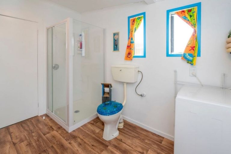 Photo of property in 31 Shortt Street, Foxton Beach, Foxton, 4815