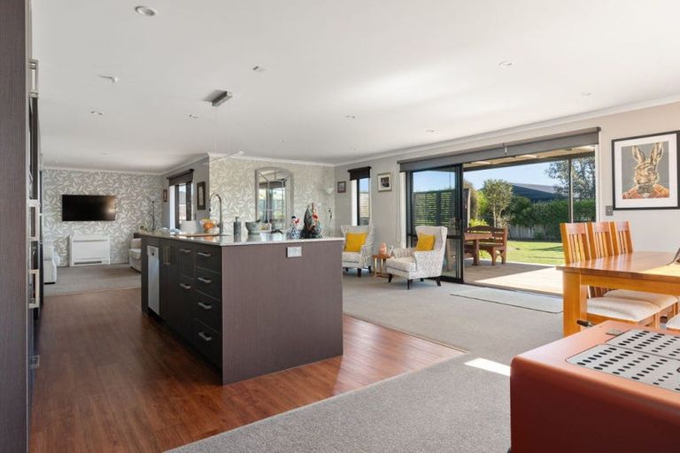 Photo of property in 7 Routhan Way, Carterton, 5713