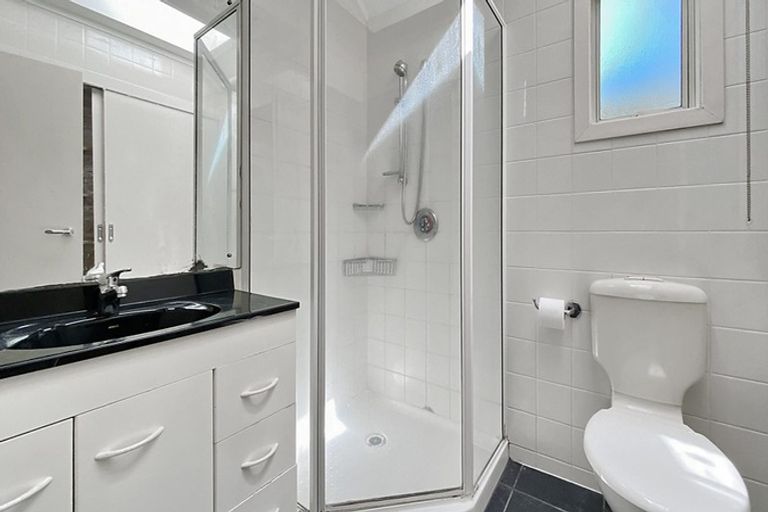 Photo of property in 1/86 Oaktree Avenue, Browns Bay, Auckland, 0630