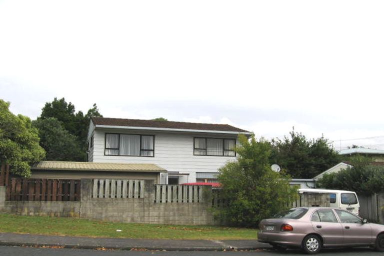 Photo of property in 1/1 Awaroa Road, Sunnyvale, Auckland, 0612