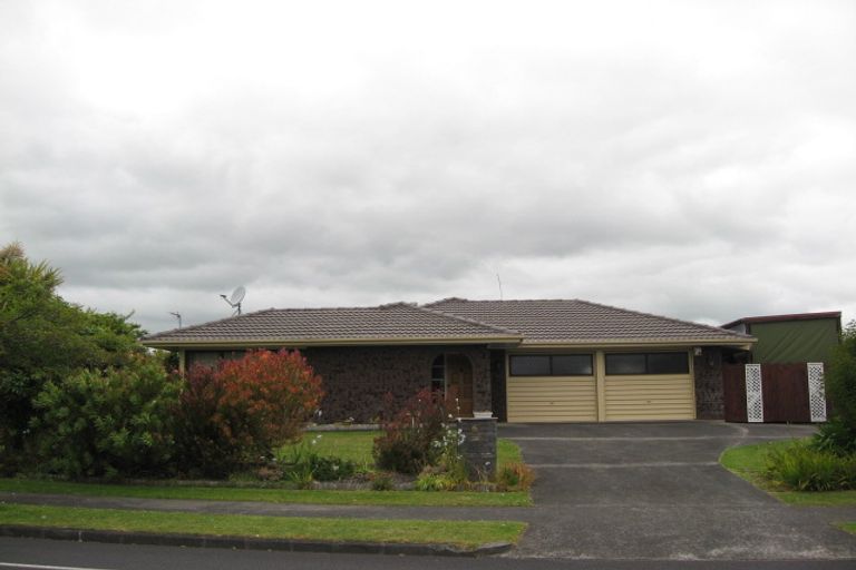 Photo of property in 90 Walter Strevens Drive, Conifer Grove, Takanini, 2112