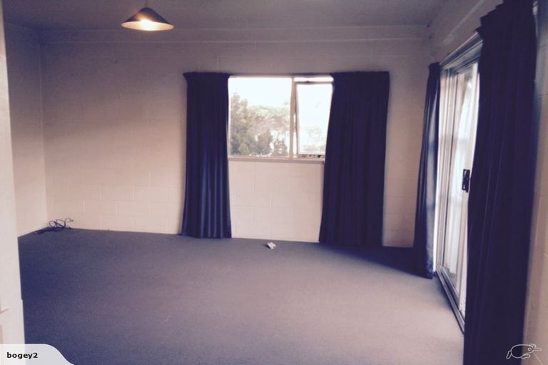 Photo of property in 9 Butterworth Drive, Glendene, Auckland, 0602