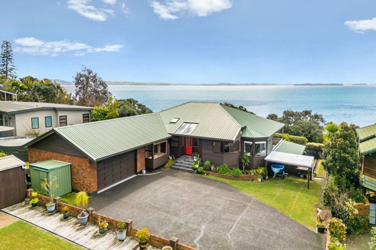 Photo of property in 146 Pacific Parade, Army Bay, Whangaparaoa, 0930