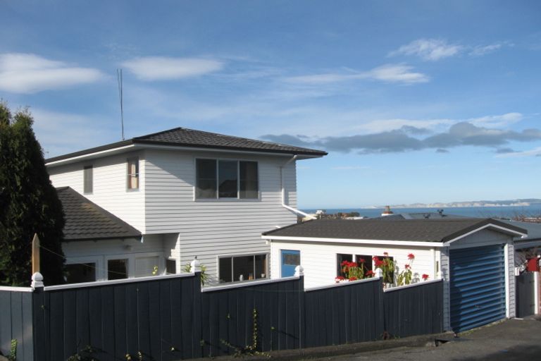 Photo of property in 4 Cobden Lane, Bluff Hill, Napier, 4110