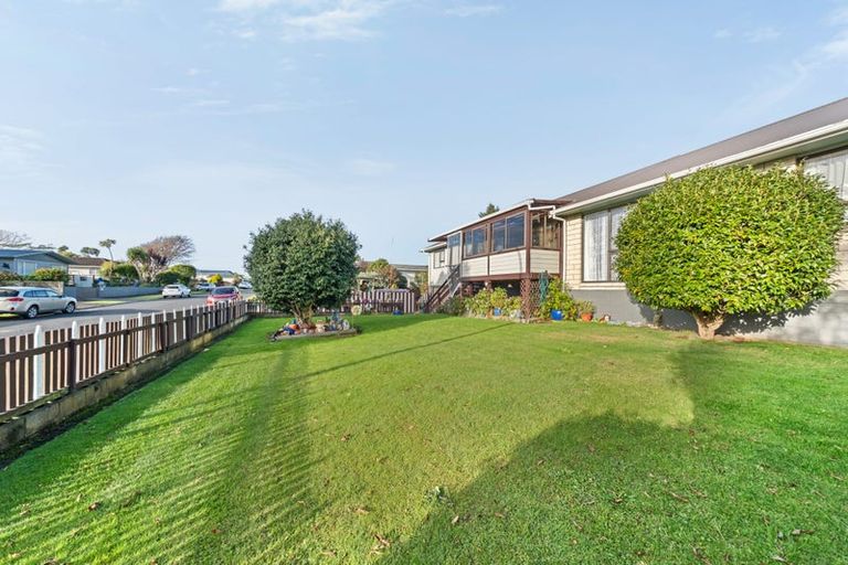 Photo of property in 1 Airedale Place, Waitara, 4320