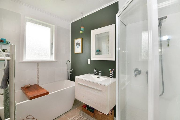 Photo of property in 136 Awaroa Road, Helensville, 0800