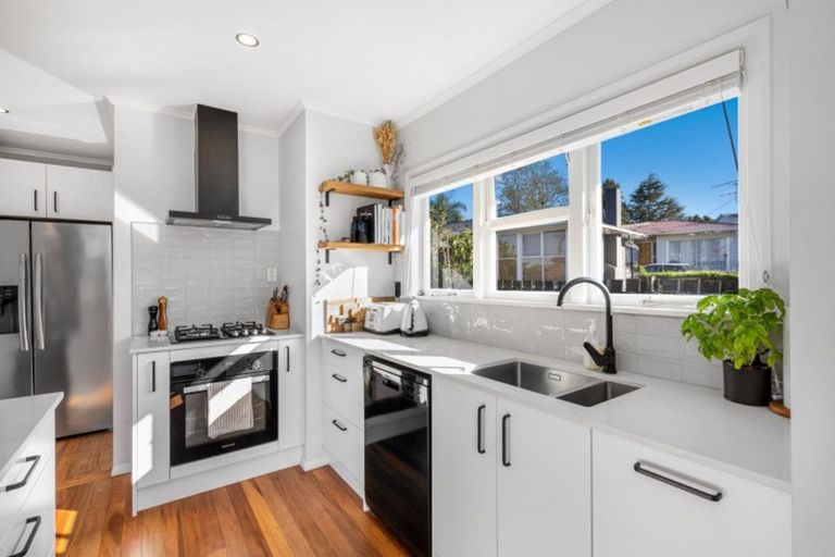 Photo of property in 14 Walters Road, Mount Wellington, Auckland, 1062