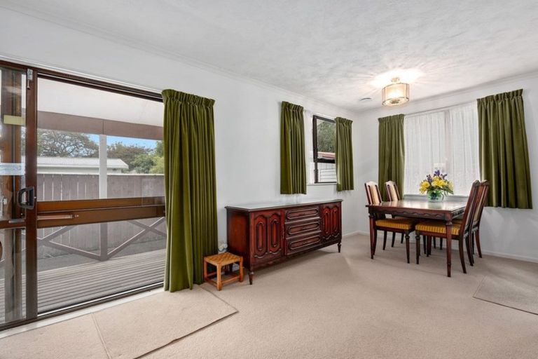 Photo of property in 15a Montgomery Crescent, Clouston Park, Upper Hutt, 5018