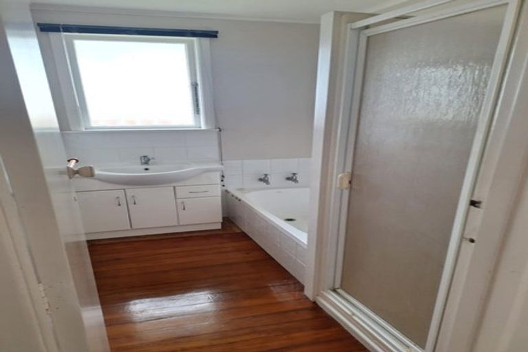 Photo of property in 33 Henderson Crescent, Parkvale, Tauranga, 3112