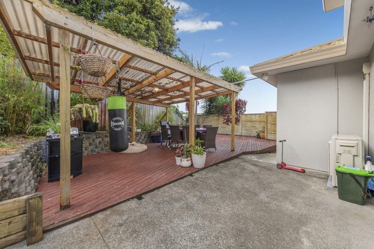 Photo of property in 3 Fairchild Avenue, Goodwood Heights, Auckland, 2105