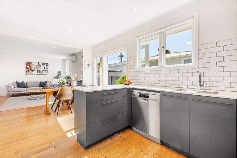 Photo of property in 1/10 Neil Avenue, Te Atatu Peninsula, Auckland, 0610