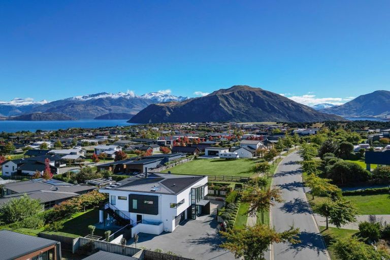 Photo of property in 47 Forest Heights, Wanaka, 9305