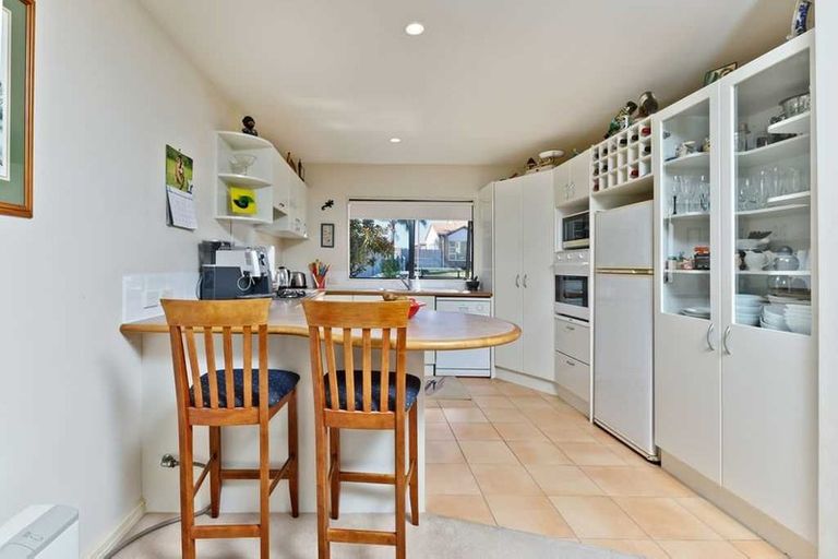 Photo of property in 16 Fearnley Grove, Albany, Auckland, 0632