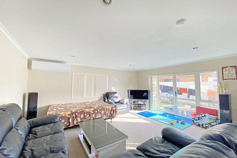 Photo of property in 13 Maypark Crescent, Flat Bush, Auckland, 2016