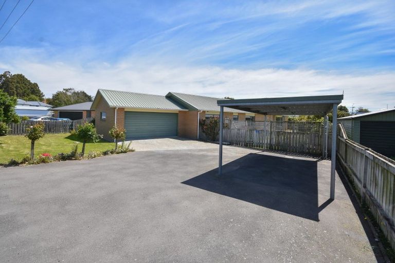 Photo of property in 8 Sandown Street, Waihola, Milton, 9073