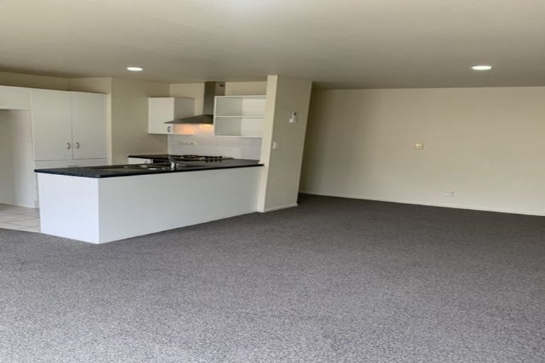Photo of property in 62 Woodbank Drive, Glen Eden, Auckland, 0602