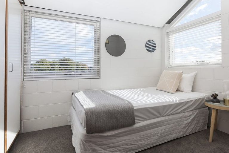 Photo of property in 21 Newbridge Place, Ilam, Christchurch, 8041