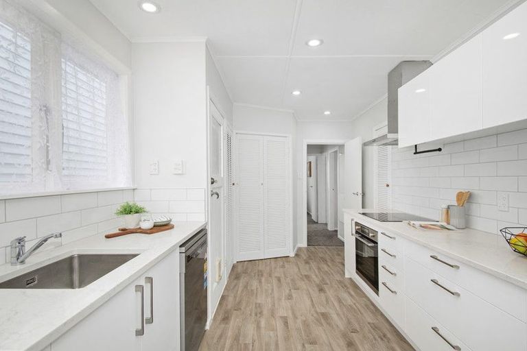 Photo of property in 49 Taylor Terrace, Tawa, Wellington, 5028