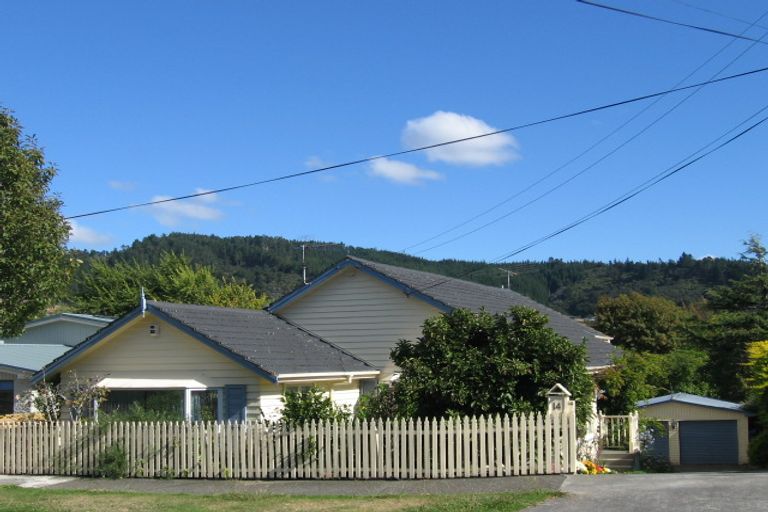 Photo of property in 14 Dowling Grove, Silverstream, Upper Hutt, 5019
