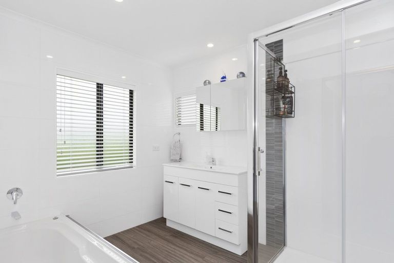 Photo of property in 76 Village Park Drive, Welcome Bay, Tauranga, 3112