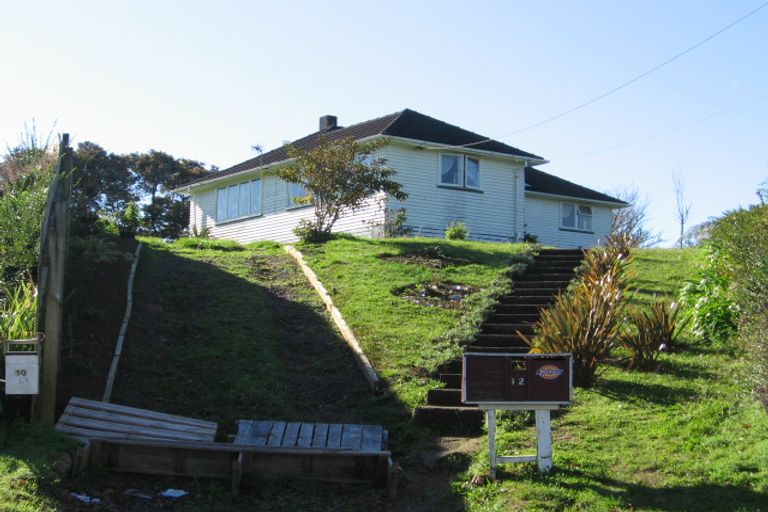 Photo of property in 12 Castaing Crescent, Te Atatu South, Auckland, 0610