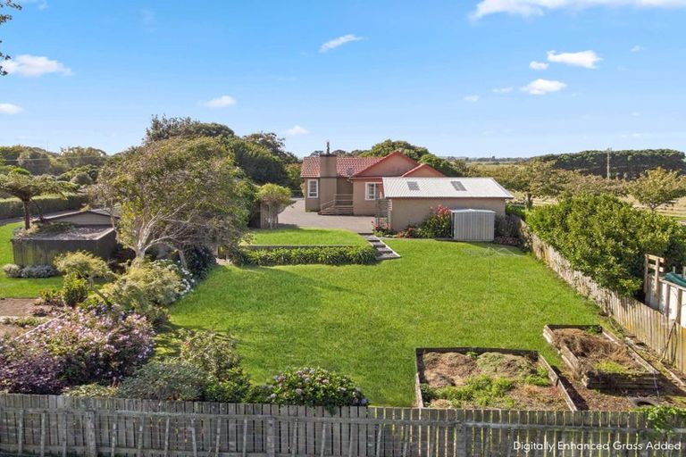 Photo of property in 1 Weraroa Road, Waverley, 4510