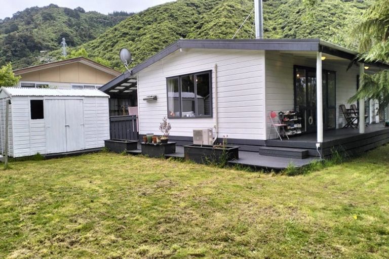 Photo of property in 38 Larchmont Grove, Totara Park, Upper Hutt, 5018