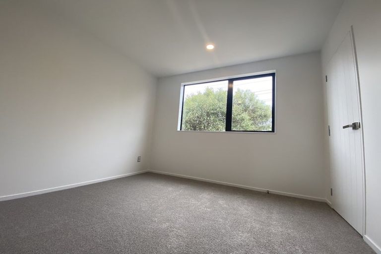 Photo of property in 2/20 Peach Road, Glenfield, Auckland, 0629