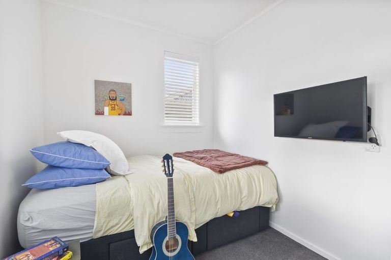 Photo of property in 22 Seacombe Road, Point Chevalier, Auckland, 1022