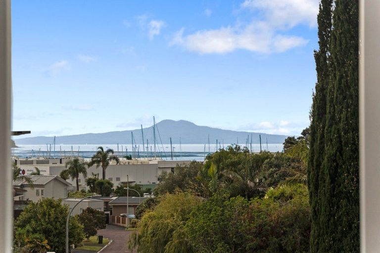 Photo of property in 1 Endymion Place, Half Moon Bay, Auckland, 2012