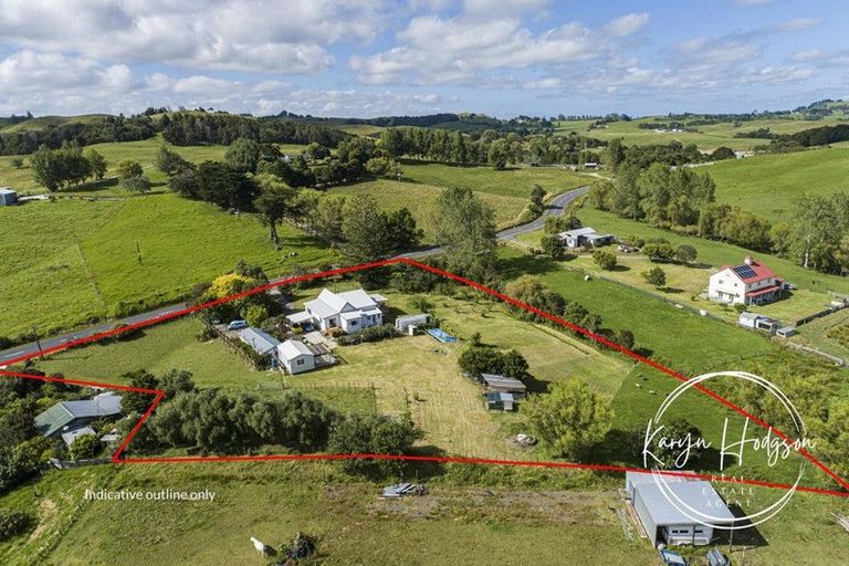 Photo of property in 46 Whakapirau Road, Maungaturoto, 0583