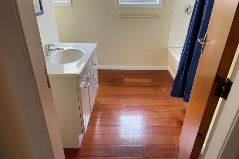 Photo of property in 45 Cambridge Terrace, Waiwhetu, Lower Hutt, 5010